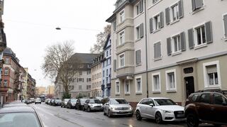Das historische Bild zeigt die Anlage zwischen Käfertaler Straße und Schafweide in der Neckarstadt- Ost, wie er auch heute noch zu sehen ist. Die Bilder wurden in der Käfertaler Straße in Blickrichtung Klinikum aufgenommen.
