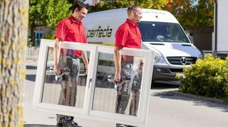 Da innovative Montagesystem von perfecta garantiert einen schmutzfreien Austausch alter Fenster und Türen.