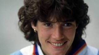 Claudia Zaczkiewicz (Bild oben, Startnummer 204) beim Gewinn der Bronzemedaille über 100 Meter Hürden bei den Olympischen Spielen 1988 in Seoul. Unten v.l.: Mit Bronzemedaille, mit Trainer Rüdiger Harksen, Claudia Reidick heute.