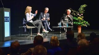 Gestenreiche Diskussion: Maja Göpel erklärt, während Moderator und „MM“-Kulturchef Stefan M. Dettlinger und Klaus Töpfer zuhören.