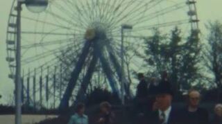 Das Riesenrad – mit einem Durchmesser von 42 Metern eine der Hauptattraktionen des Herzogenriedparks 1975.