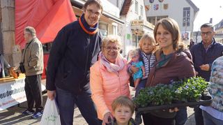 Bei der Preisübergabe: Michael Quednau (v.l.), Doris Kirsch, Linus, Finja und Alexandra Quednau.