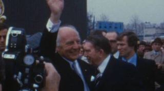 ...ein winkender Walter Scheel...