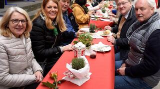 Feierten den Auftakt des Caritas-Jubiläums (von links): Marion Schneid, Barbara Defossé, Andreas Massion, Dekan Alban Meißner und Christoph Heller. Der eigentliche Festtag ist der 20. September.