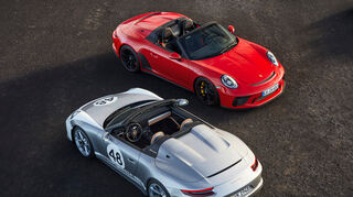 mid Groß-Gerau - Noch exklusiver als der normale Speedster ist der Sportwagen mit Heritage Design-Paket für zusätzlich knapp 22.000 Euro (links). Die zweistellige Startnummer kann frei gewählt werden.