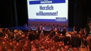 Das Nationaltheater füllt sich.