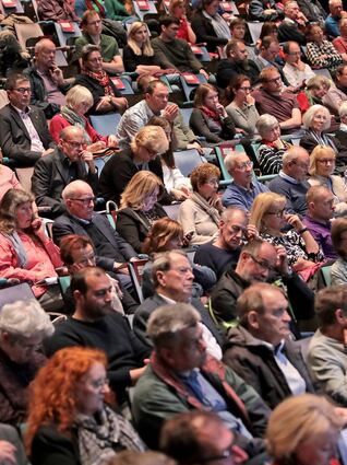 Rund 300 Besucher waren am Sonntag zur Diskussion ins Schauspielhaus gekommen.