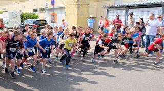 Auf die Plätze – fertig – los: 45 Schüler wurden beim Ilvesheimer Insellauf auf die 1,7 Kilometer lange Strecke geschickt.