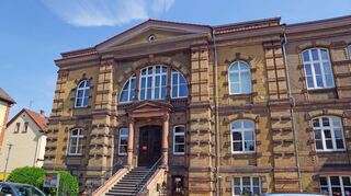 Die Jugendmusikschule in Worms musste von heute auf morgen geschlossen werden. Nach einem Wasserschaden entdeckten Sachverständige gravierende Brandschutzmängel. Jetzt ist die Schule auf acht verschiedene Standorte verteilt.