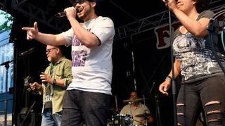 Die Band „Grabowsky“ (oben) rockte den Wasserturm, „Amokoma“ (unten links) zog beim Feuerio viele Fans an und auf dem RNF-Truck am Paradeplatz begeisterten Studenten der Popakademie.