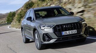 Ein markanter Grill und große Lufteinlässe dominieren die Front des neuen Audi Q3. Im Innenraum bietet der Ingolstädter auf allen Plätzen genug Freiheiten für entspanntes Reisen.