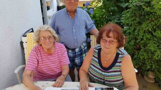 Behindertentreff Schriesheim besteht seit 40 Jahren. Geleitet wird er seit gut 35 Jahren von (v.l.): Dorle und Sepp Schmich und Inge Keller.