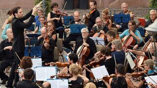 Es ist eine gute Tradition: Das Serenadenkonzert im Schlosshof Neckarhausen mit dem Stamitz-Orchester Mannheim.
