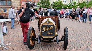 Stolz präsentierte Winfried Seidel beim Museumsfest den jetzt fahrbereiten „10/22 PS Sportwagen“ aus dem Jahr 1911.