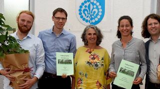 Für ihre praktischen Umweltschutz-Projekte ausgezeichnet (v.l.): Fabian Hirt und Timo Borsdorf vom Verein Lama, Grünen-Stadträtin, Bund- und Wolfgang-Raufelder-Vereinsvorsitzende Gabriele Baier sowie Mikrolandwirtschaft-Macher Elena und Bertram Fischer bei der Preisverleihung am Dienstag in der Lanz-Kapelle.
