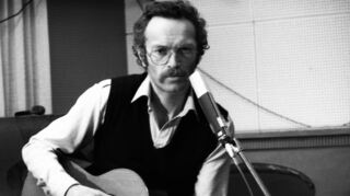 Der Liedermacher Ekkes Frank bei einem Fotoshooting am 13.03.1979 in Dortmund.