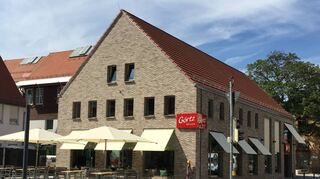 Die monatelange Baustelle an der Rathauskreuzung hat ein Ende: Das neue Café Brotzeit der Firma Görtz in Heddesheim ist eröffnet.