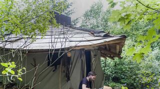 Marc Freukes lebt im sechsten Jahr auf einem privaten Grundstück im Wald – im Einklang mit der Natur, wie er betont. Nun soll seine Jurte abgerissen werden.