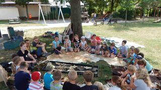Über das Leben der Kelten haben wissbegierigen Kinder vom „Museum im Koffer“ in Kooperation der Gemeindebücherei vieles erfahren. Sogar ein Skelett gab es zu begutachten.