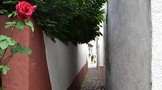 Der schmale Durchgang von der Kirchberg- zur Hauptstraße.