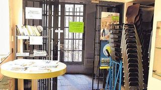 Die Glastür muss ersetzt werden: eine von mehreren dringend anstehenden Modernisierungsmaßnahmen im Heidelberg-Haus in Montpellier.