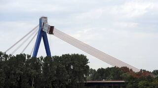 Eine Schrägseilbrücke wie die Neue Brücke in Speyer (Bild von 2012) würde laut RP nicht ausreichen, um den kompletten Neckar ohne Stützen zu überspannen.