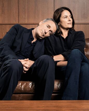 „Was uns nicht umbringt“ heißt Sandra Nettelbecks Spielfilm mit Barbara Auer und August Zirner (das Bild zeigt sie in einer Szene daraus) in den Hauptrollen. Das Festival zeigt ihn im offiziellen Programm.