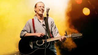 Liedermacher Gerhard Gundermann, gespielt von Alexander Scheer.