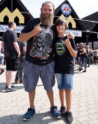 Zwei Namen, eine Leidenschaft: Yarov Maleshkov aus Bad Bergzabern ist mit seinem gleichnamigen elfjährigen Sohn zum Open Air gekommen.