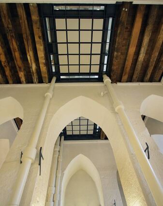 Das „Wildbretgewölbe“ unter dem Wasserbehälter mit eisernen Fleischhaken an der Wand, heute vom Finanzamt genutzt und der Eiskeller – ein ganz faszinierendes Gewölbe mit spannender Geschichte.