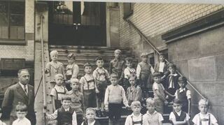 Klassenbild aus der Humboldtschule (Werner Geiss obere Reihe 2. von links).