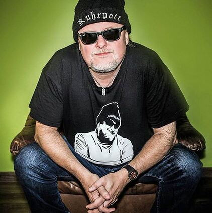 Der Kabarettist Markus Krebs ist am Freitag, 8. November, in der Laudaer Stadthalle mit seinem aktuellen Programm zu Gast.