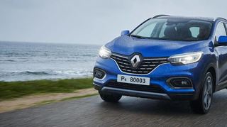 Der überarbeitete Kühlergrill lässt den Renault Kadjar dynamischer als den Vorgänger erscheinen. Neu sind auch die Stoßfänger vorne sowie hinten.