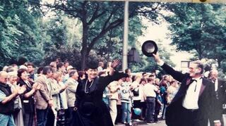 Beim Straßenfest 1997 stellen die Dörrs die Eingemeindung nach.