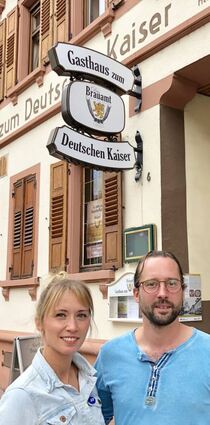 Die Kaiser-Eigentümer Anja Langenbach und Sebastian Mandel knüpfen derzeit in der Küche und im Gastraum an die Tradition des Hauses an.