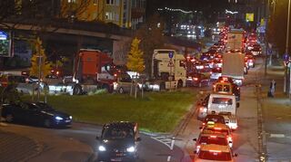 Stau bis zum Abend: Durch die Sperrung der Kurt-Schumacher-Brücke verschärfte sich am Wochenende die Situation in Mannheimer mit Blick auf den Parkring.