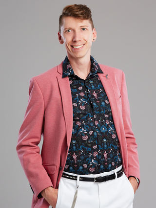 Das rosa farbene Jackett hat sich Manuel Flickinger eigens für die Reise zu den Dreharbeiten für "Prince Charming" gekauft.