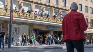 Zur Eröffnung der neuen Planken am ersten April-Wochenende (Bild) war der Balkon sozusagen zur Probe geöffnet. Viele Besucher nutzten die Gelegenheit.