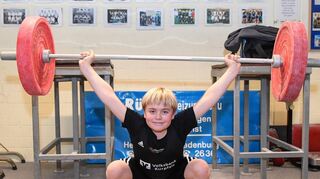 Nikolai Koger bringt bereits 40 Kilogramm Gewicht zur Hochstrecke.