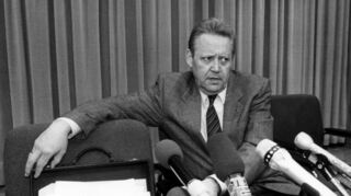 Ein ernstes Gesicht: Günter Schabowski auf der legendären Pressekonferenz am 9. November 1989. Auf ihr gab Schabowski die Öffnung der Grenze bekannt.