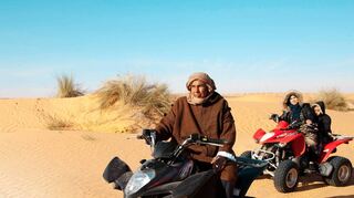Eine Berberfamilie auf Quads in der Sahara von Tunesien