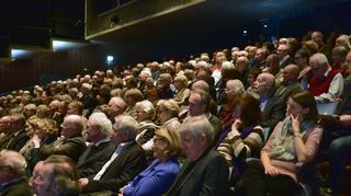 Die Mannheimer Reden im Schauspielhaus stoßen regelmäßig auf großes Interesse (Archivbild vom 25.11.2018, als Aleida und Jan Assmann zu Gast waren).
