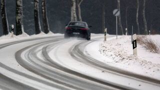 Schnee und glatte Straßen haben in der Region für mehreren Unfällen gesorgt. <br />