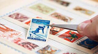 Gemütlich, aber zurecht beliebt: Briefmarken werden schon seit Jahrhunderten gesammelt.