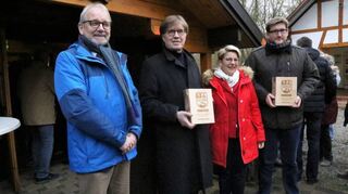 Wolfgang Katzmarek (v.l), Hermann Genz, Gabriele Katzmarek und Alexander Manz bei der Preisverleihung des 1. Karlstern-Preises.