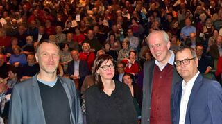 Vor vollem Haus: Hausherr Christian Holtzhauer, Journalistin Elisabeth Niejahr, Ökonom Jakob von Weizsäcker und SRH-Chef Christof Hettich.