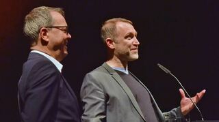 Zufrieden und glücklich: der SRH-Vorstandsvorsitzende Christof Hettich (l.) und Mannheims Schauspielintendant Christian Holtzhauer.