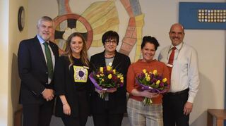 Bei der Staffelübergabe (von links): Bernhard Pammer, Gözde Ataman, Waltraud Feigl, Saskia Gremm und Henning Krey.