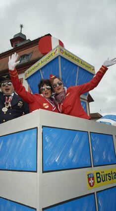 Die Sängerlust mit ihrem Flughafen samt eigenem Flugzeug