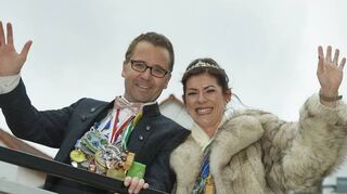 Über einen gelungenen Umzug freut sich auch das Prinzenpaar Michael II. und Sabine III.